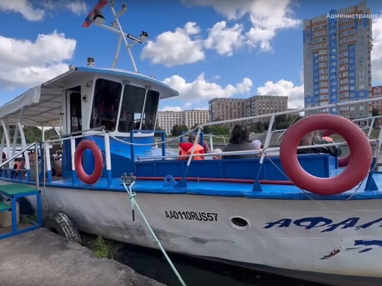 В Орле для детей из особых категорий организовали заключительную в сезоне прогулку на речном трамвайчике