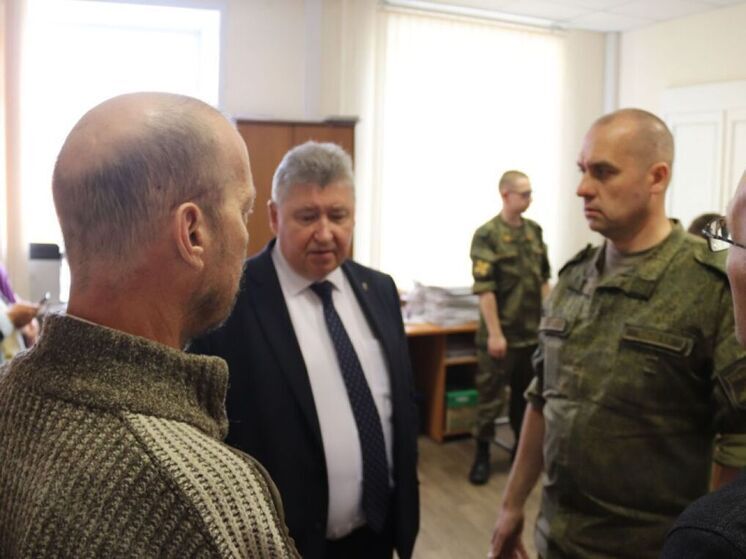 Алексей Анохин встретился с костромичом, который планирует заключить контракт с Министерством обoроны
