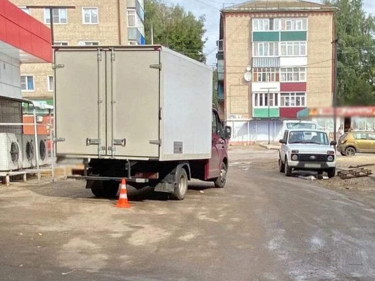 В Орловской области автомобиль сбил пенсионера во дворе дома