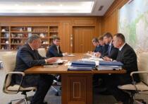 Временно исполняющий обязанности губернатора Курской области Александр Хинштейн 28 августа приехал в Москву, где поучаствовал в заседании штаба под руководством заместителя председателя правительства РФ Марата Хуснуллина