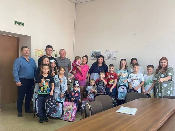 Благотворители из Москвы помогли подготовиться юным луганчанам из многодетных семей к школе