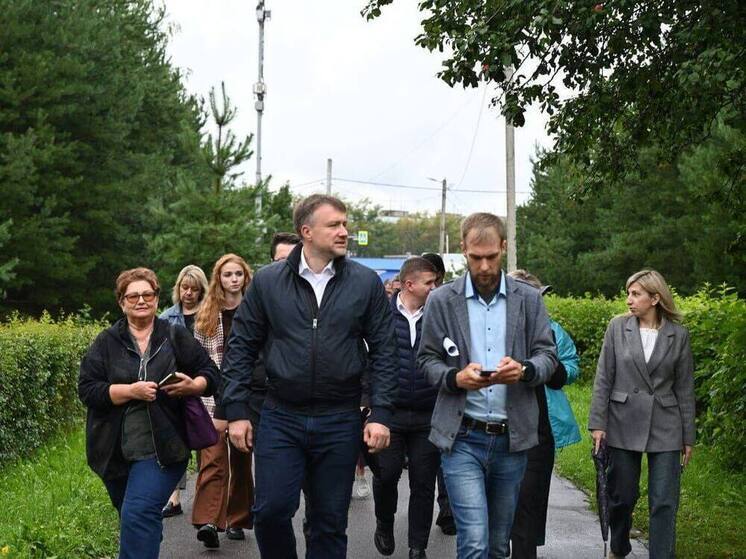 Глава Городского округа Серпухов Алексей Шимко в рамках рабочего обхода вместе с депутатом окружного Совета Валерием Кузнецовым посетил Пущино, чтобы проверить готовность города к осенне-зимнему периоду