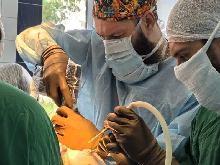 В Волгограде три поколения врачей провели операцию 60-летнему пациенту