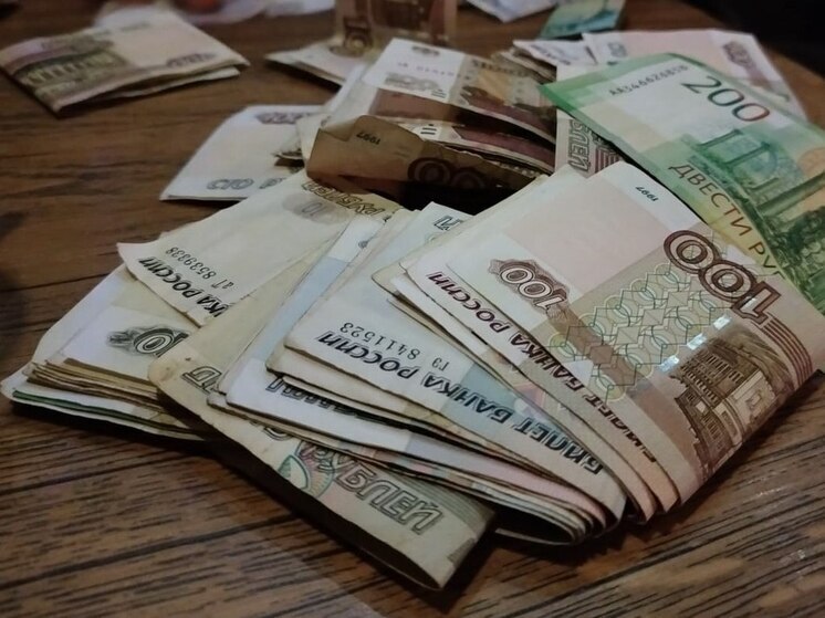 С 1 сентября студентам Петербурга поднимут стипендии минимум на 7,6%