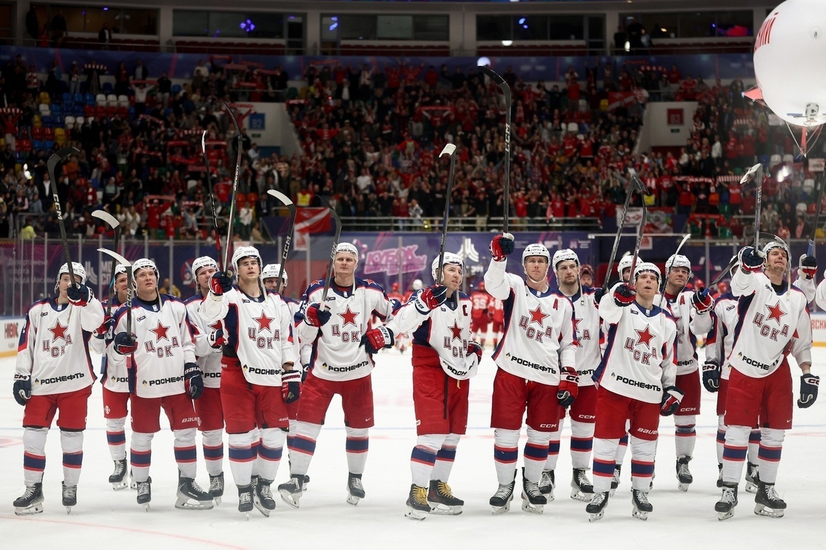 Армейцы Москвы в присутствии почти 11 тысяч болельщиков победили «Спартак» в стартовом матче Кубка мэра Москвы по хоккею.
