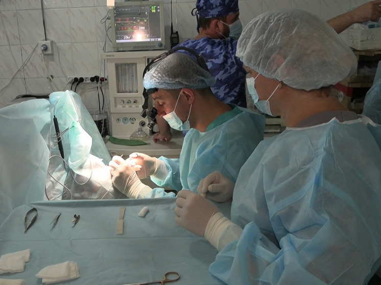 На счету военных медиков тысячи спасенных жизней