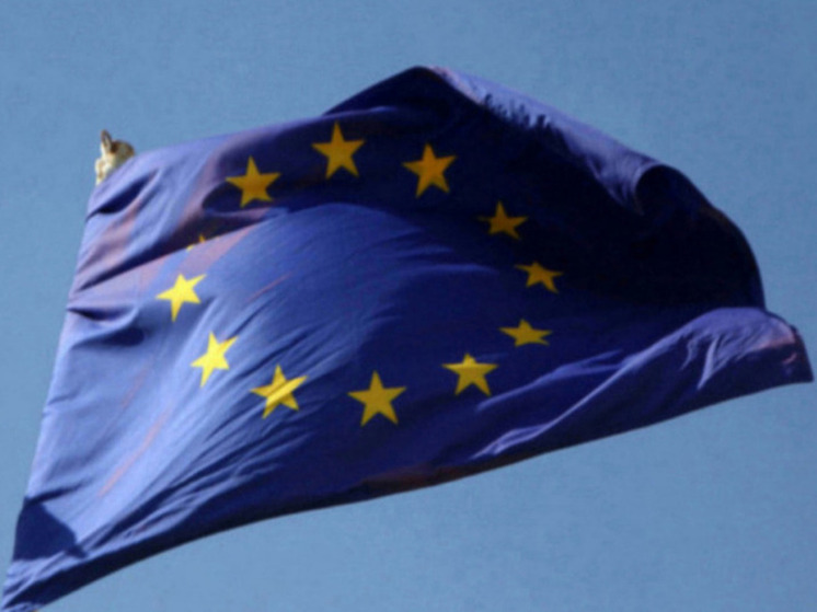 Politico: EC wil bijna 200 miljard euro van Russische activa overdragen aan Oekraïne