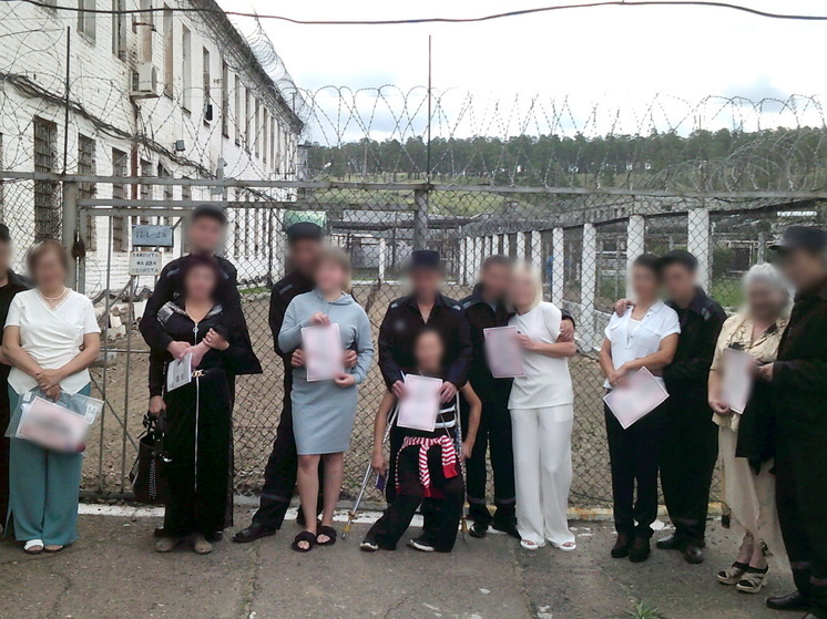 Сразу семь пар заключили брак в исправительной колонии № 2 в Бурятии