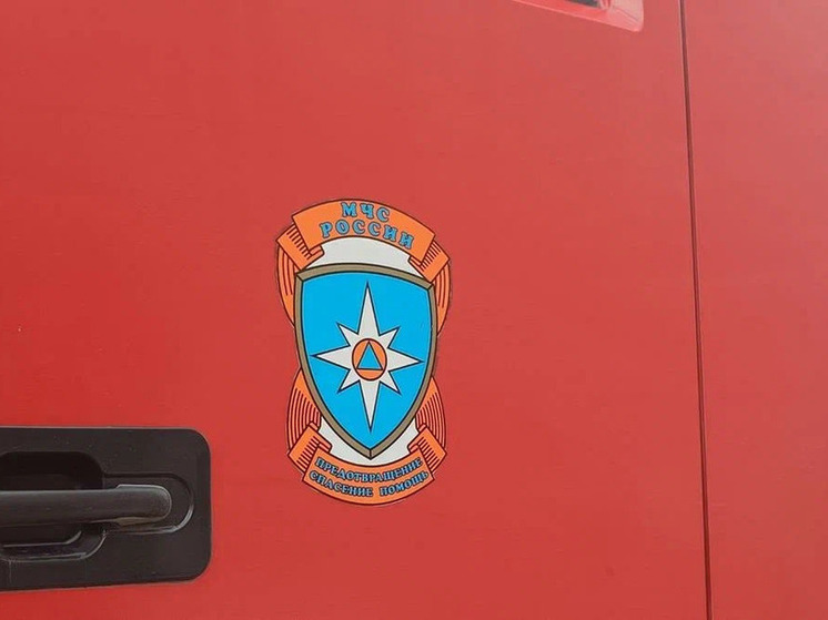 В Краснодаре ночью потушили пожар в гаражном кооперативе