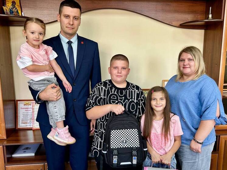 В Великих Луках продолжается акция «Собери ребёнка в школу»