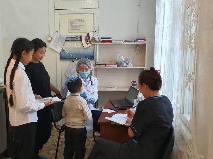 Мобильные медицинские бригады активно действуют в отдалённых и труднодоступных районах Якутии, предоставляя необходимую медицинскую помощь местным жителям