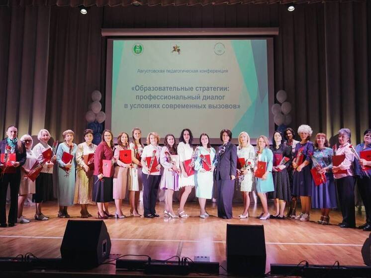 В Подмосковье около 600 студентов-педагогов получают ежемесячные доплаты