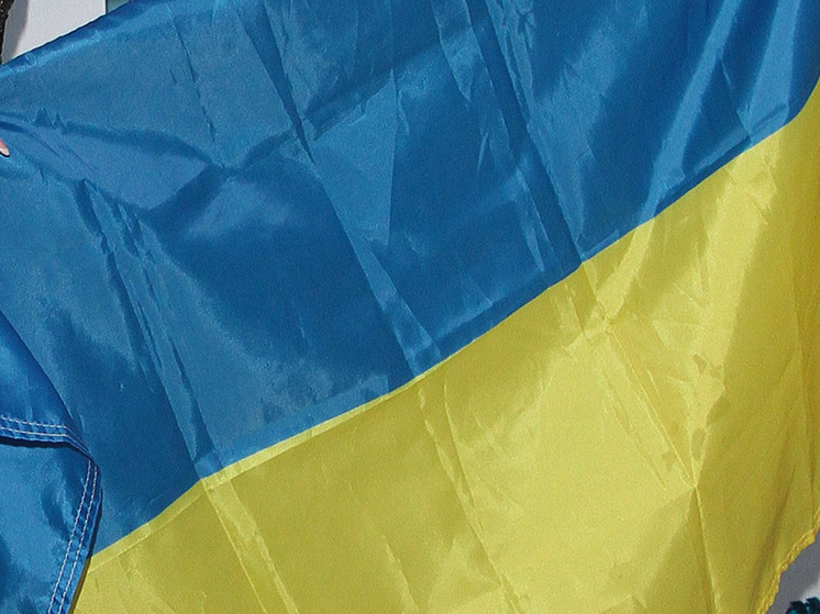 После того, как вступило в силу постановление, разрешающее выезд из Украины молодым людям 18-22 лет, из страны начался массовый «исход» молодежи