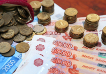 Впервые со времен пандемии в России стали замедляться темпы роста номинальных зарплат: в июне их средний размер оказался на 0,3% ниже прошлогоднего показателя