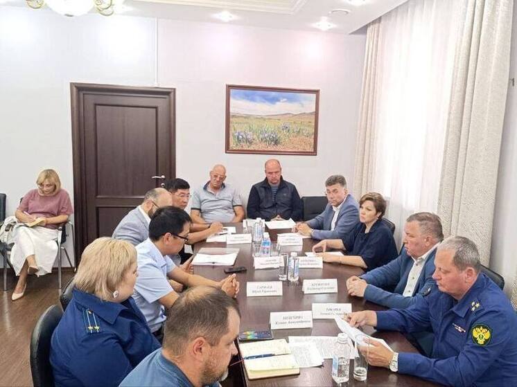 Заместитель прокурора Бурятии провел прием работников на строительстве моста через Уду