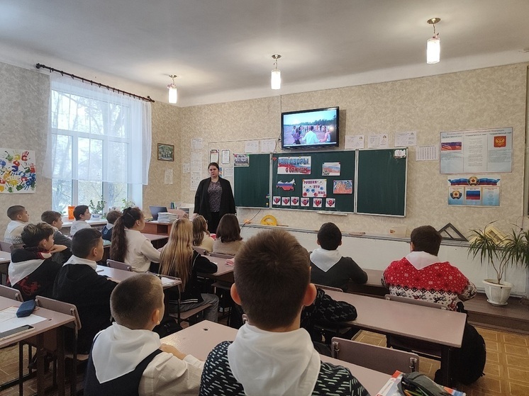 Минтруд Хакасии оказал материальную поддержку школе в ЛНР