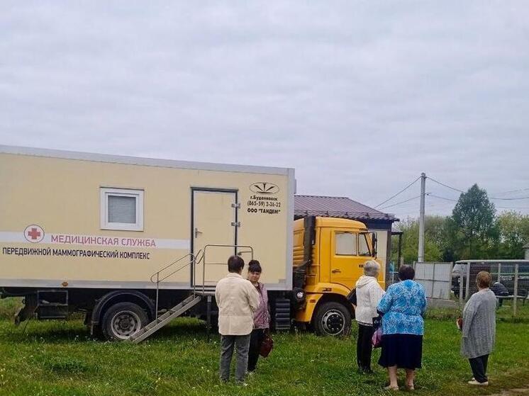 Орловчанки из Ливенского района прошли маммографию на передвижном комплексе