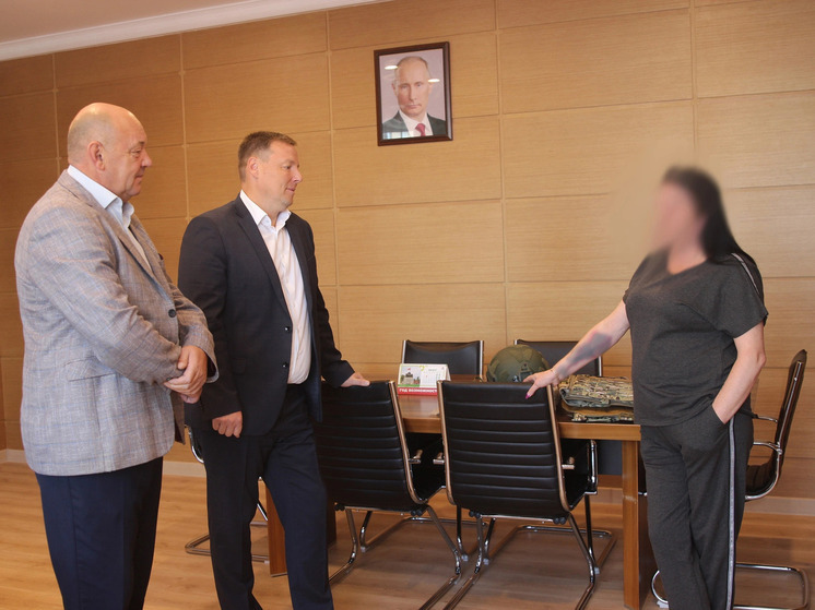 Глава Орловского МО передал военному медику комплект бронезащиты
