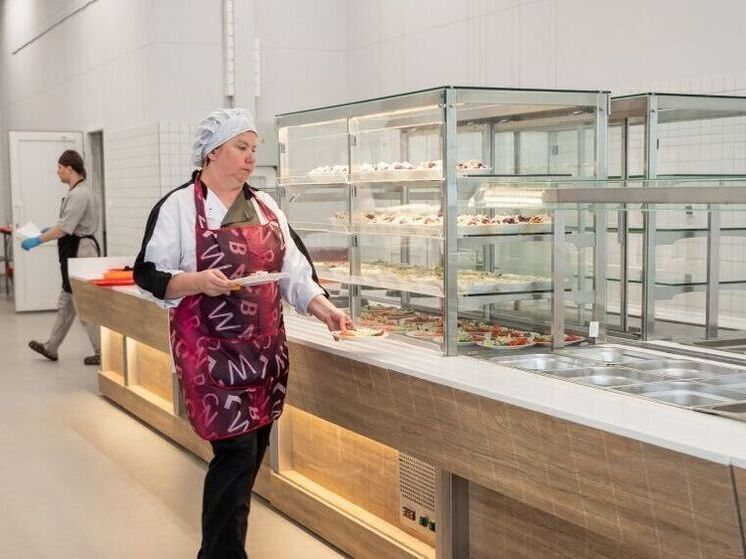 Кировским школьникам советуют запастись наличными для оплаты питания
