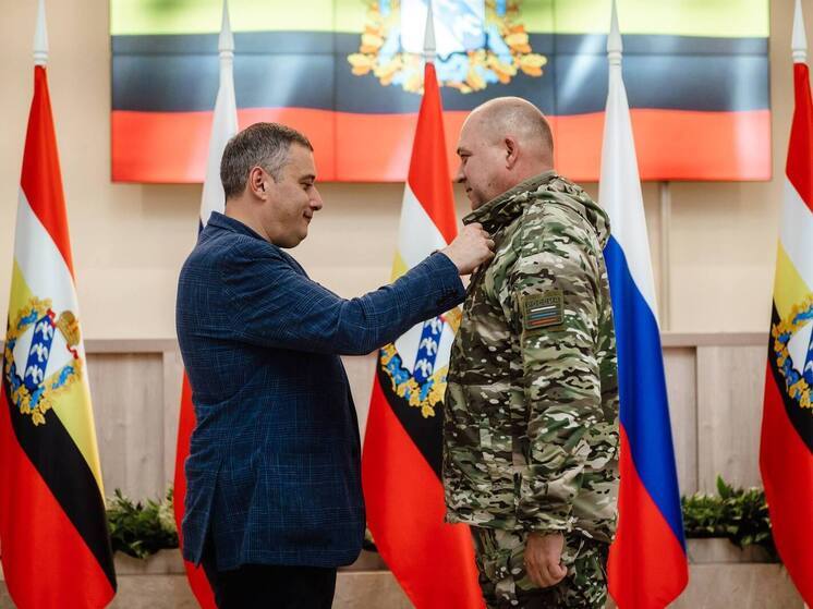 Хинштейн вручил награды бойцам бригады «БАРС-Курск»