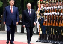 Осенняя прохлада Пекина в сентябре 2025 года будет наполнен особым историческим и политическим значением. Как сообщает ведущее китайское издание «Жэньминь жибао» (статью перевели ИноСМИ), в столице КНР запланирована масштабная встреча на высшем уровне между председателем КНР Си Цзиньпином и президентом России Владимиром Путиным.