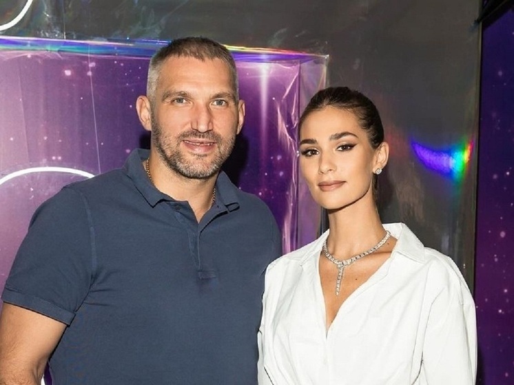 Супруга Овечкина — Шубская — приняла участие в модном показе в Москве