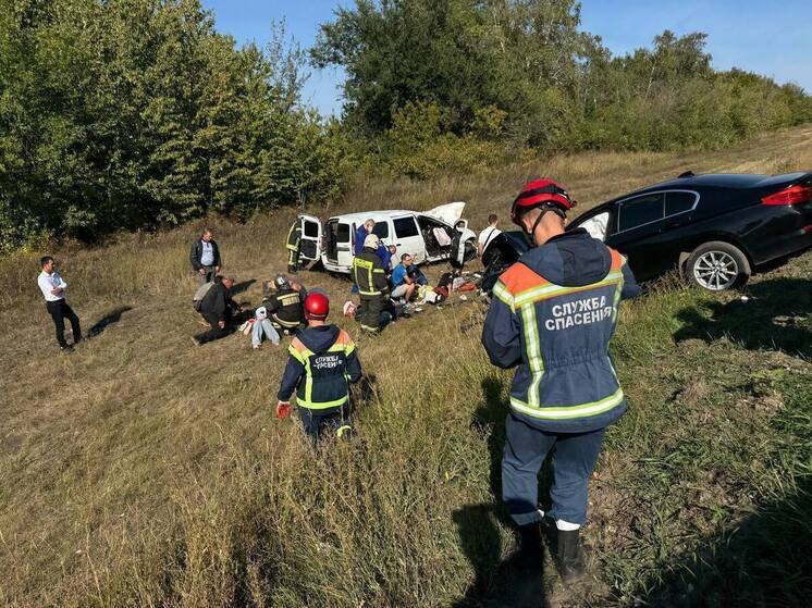 В ДТП на саратовской трассе погиб водитель, несовершеннолетние пострадали