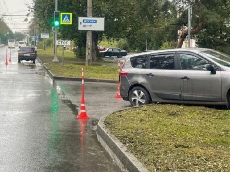 Пассажирка «Лады» пострадала в ДТП с иномаркой в Великом Новгороде
