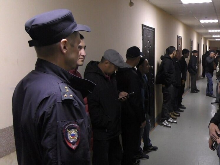 Челябинец заключил фиктивные трудовые договоры с 50 иностранцами
