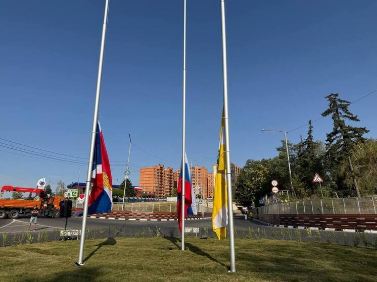 В честь 200-летия курорта в Ессентуках открыли флаговую площадь