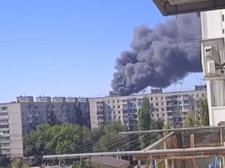 В Волгограде горит рынок «Национальный»