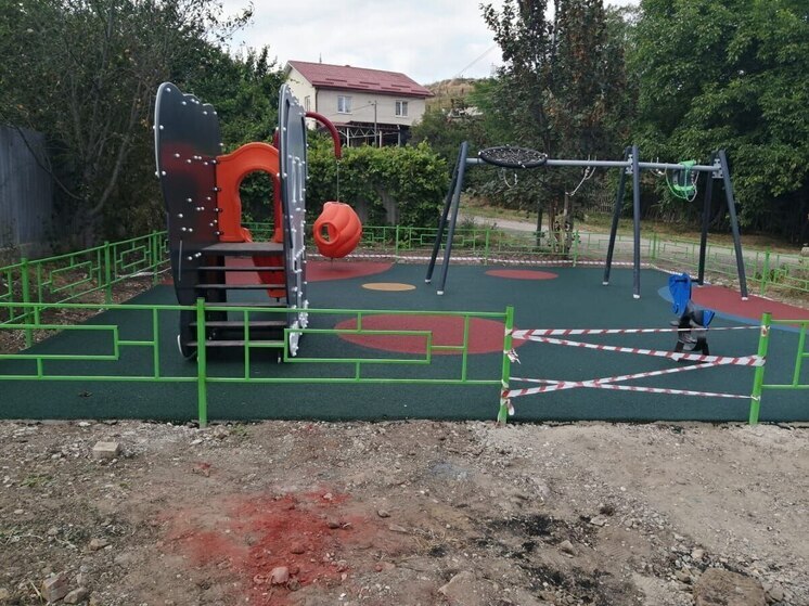 В Кисловодске ремонт детской площадки завершится на два месяца раньше, чем планировалось