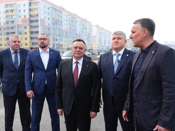 Дронов и министр строительства Файзуллин проверили ход работ на Большой Московской