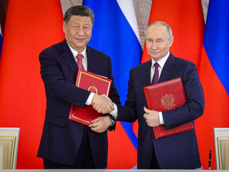 В западных СМИ нарастает паника из-за встречи Путина и Си на параде в КНР