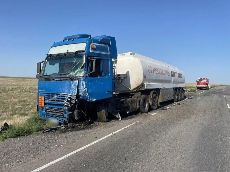 В дорожной аварии в Калмыкии погибли 3 человека