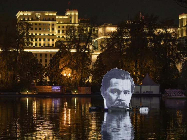 A boat with a woman in white on Golitsynsky Pond at night, part of the `Maximally Gorky` performance.
