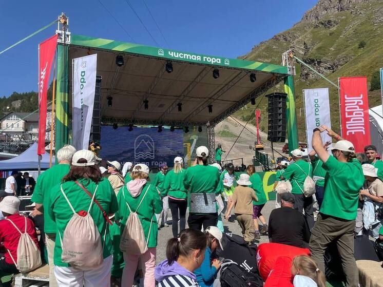 Самый высокогорный субботник в стране: на Эльбрусе проходит фестиваль «Чистая гора»