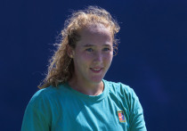 Российских спортсменов на US Open становится всё меньше: после сенсационного поражения первой ракетки страны Мирры Андреевой борьбу продолжают лишь трое. Безусловно, проигрыш главной звезды нашего тенниса американке Тэйлор Таунсенд – это большое огорчение. Но в том, как сложился для Мирры этот турнир, можно найти и положительные моменты. А если смотреть в будущее, то весьма важно и интересно, что ждёт на Открытом чемпионате США остальных представителей нашей страны.