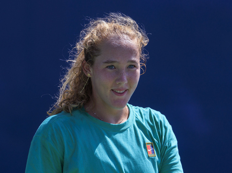 Российских спортсменов на US Open становится всё меньше: после сенсационного поражения первой ракетки страны Мирры Андреевой борьбу продолжают лишь трое. Безусловно, проигрыш главной звезды нашего тенниса американке Тэйлор Таунсенд – это большое огорчение. Но в том, как сложился для Мирры этот турнир, можно найти и положительные моменты. А если смотреть в будущее, то весьма важно и интересно, что ждёт на Открытом чемпионате США остальных представителей нашей страны.