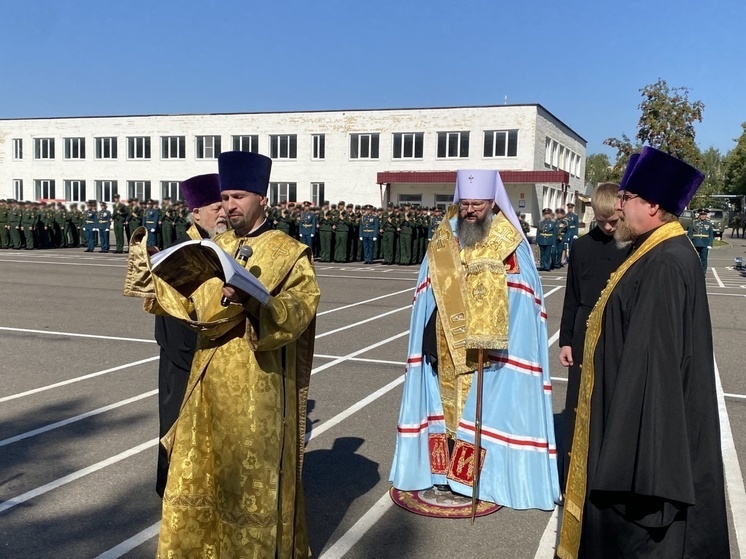 Митрополит Исидор благословил принявших присягу курсантов Смоленской Военной академии
