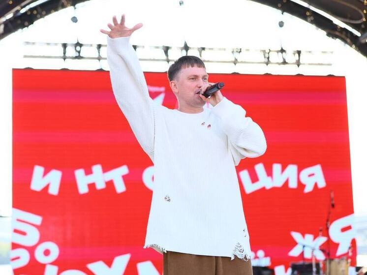 «Хочется хейта»: «Интонация» о любви, мечтах и жизни без масок в интервью с юнкорами