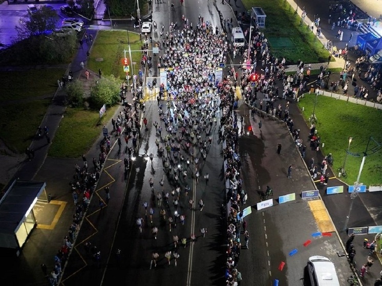 Больше 1200 новоуренгойцев пробежали ночью в честь юбилея города