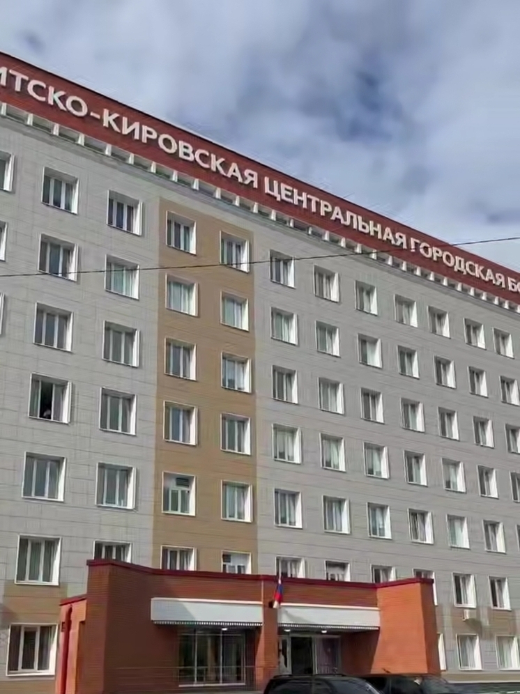 Андрей Чибис оценил ремонт в главной больнице Апатитов