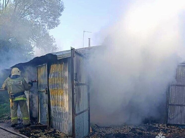 В Ясногорском районе потушили пожар в гараже