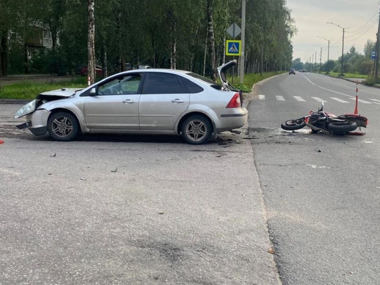 В Великом Новгороде «Сузуки Бандит» пострадал от «Форда»