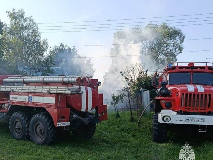 Пожар в заброшенном здании в Киреевске ликвидирован без пострадавших