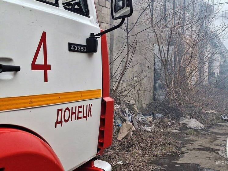 Два человека пострадали при пожаре в общежитии в центре Донецка