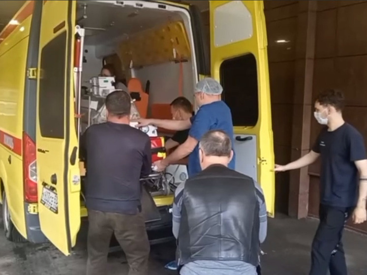 Новорожденную новгородку с дыхательной недостаточностью доставили в Петербург
