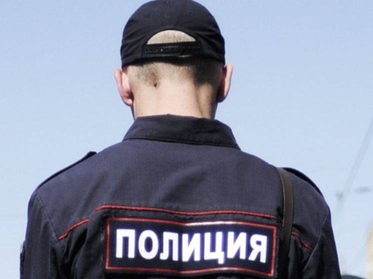 Пожилую женщину ограбили, когда она шла на работу