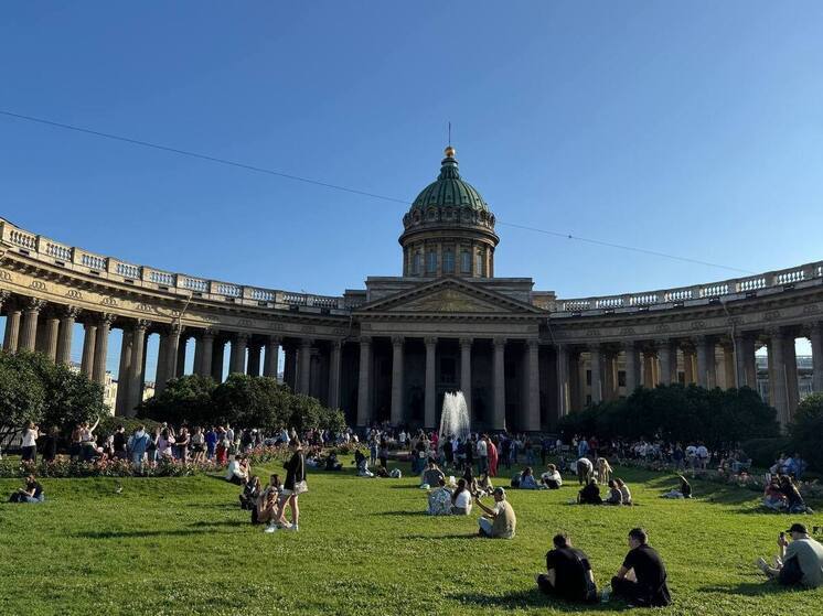 Петербург установил новый рекорд по турпотоку этим летом
